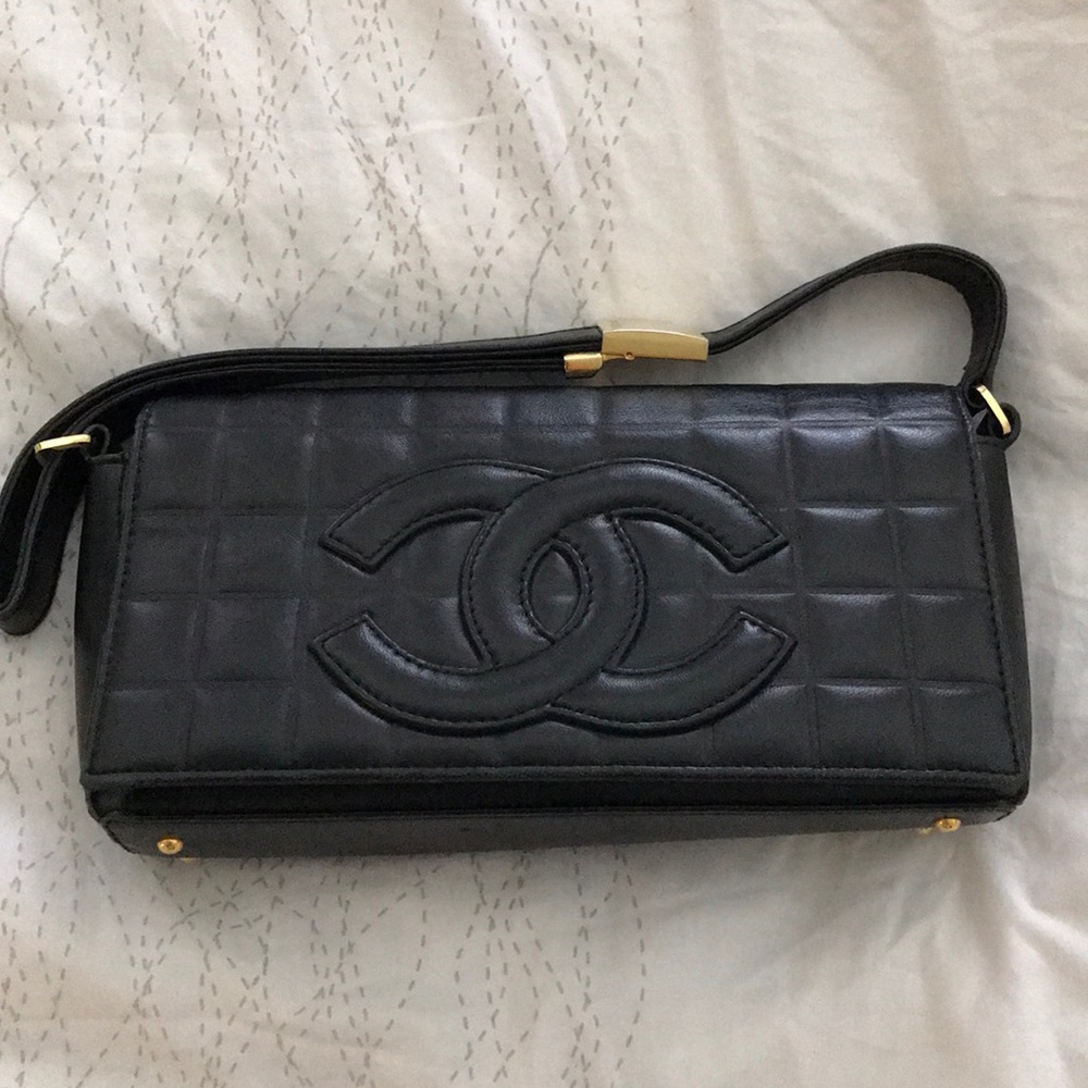 ⚡️Flash sale! ⚡️Authentic CHANEL Shoulder Bag✨